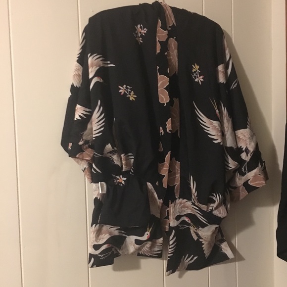 nu nu york Tops - NU NU York boutique crane kimono reversible top